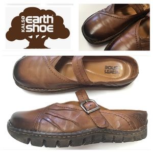 Earth Kalso Technology Clog Link Too Almond; size 8. Real leather.